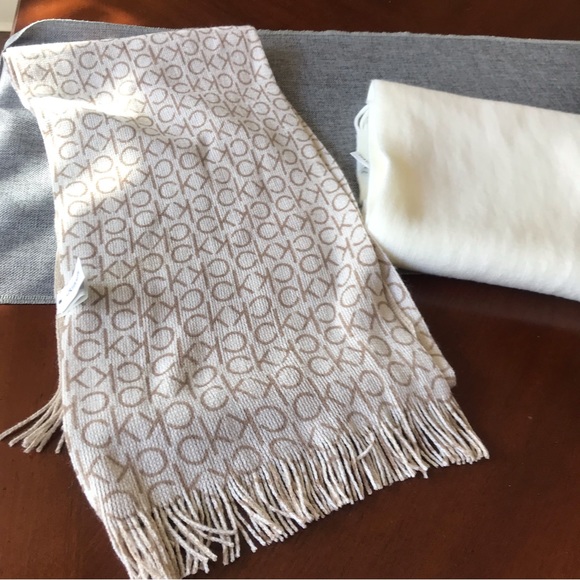 2 Calvin Klein Scarves.. New Without Tags.. very soft.. could be for woman, man - Picture 3 of 4